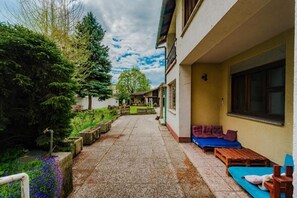 Basic House, Garden View | Terrace/patio - Pi House (Ljubljana)