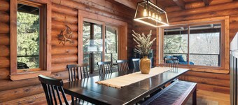 Spacious Log Cabin for 16+ at ThePinecrestChalet Hot tubs, air hockey, fireplace