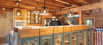 Spacious Log Cabin for 16+ at ThePinecrestChalet Hot tubs, air hockey, fireplace