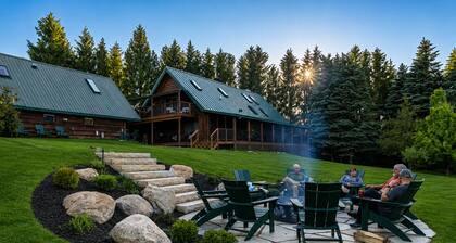 Secluded, log cabin chalet 16+ custom outdoor fire pit, air hockey, 2 hot tubs!