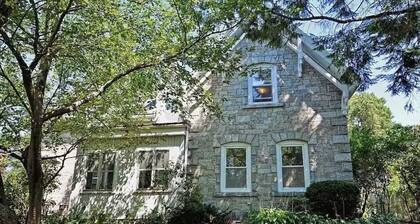 Beautiful 1 Bedroom, 1 Bathroom in Medford with WiFi and AC