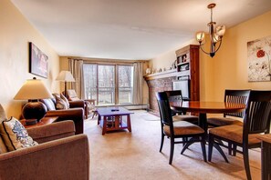 Condo, Multiple Beds (Sunrise - W Glade J-1) | Living area