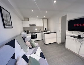 Smart TV - Fully independant F2 (Épône)