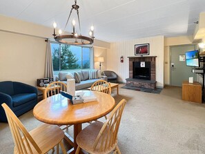 Living area - Mt Green 2-f06 (Killington)