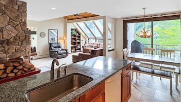 Kondominium, 2 Tempat Tidur Queen (Sunrise Northstar B1 - Bear View) | Interior