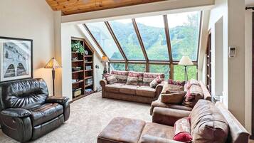 Condo, 2 Queen Beds (Sunrise Northstar B1 - Bear View) | Living area