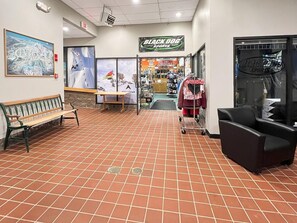 Condo, 1 Queen Bed (Mt Green 2-E06) | Lobby