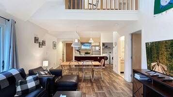 Condo, 2 Queen Beds (Woods Village 43) | Living area