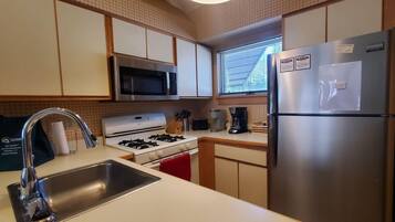 Condo, 2 Queen Beds (Woods Village 43) | Private kitchen