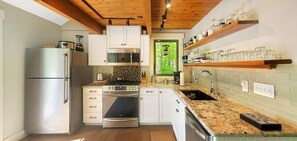 Nhà, nhiều giường (Great Escape Ski Lodge) | Bếp riêng | Lò nướng, lò nướng bánh mì