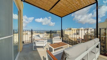 House, 3 Bedrooms, Smoking | Balcony