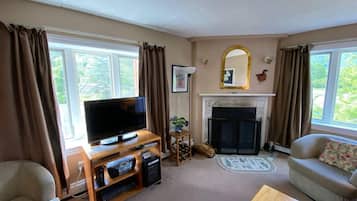 Kondominium, 1 Tempat Tidur Queen dengan tempat tidur Sofa (Pico Village Resort D209) | Area keluarga