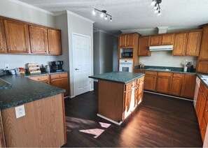 Refrigerador, microondas, horno, placa de cocina