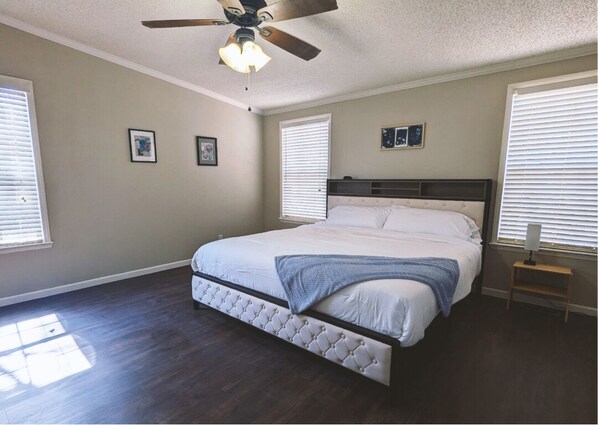 3 bedrooms, desk, iron/ironing board, travel cot