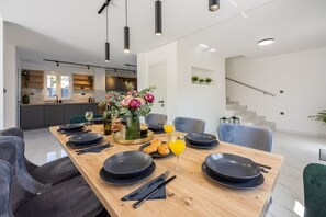 Dining - Luxury villa Magic with swimming pool near the sea (Baška)