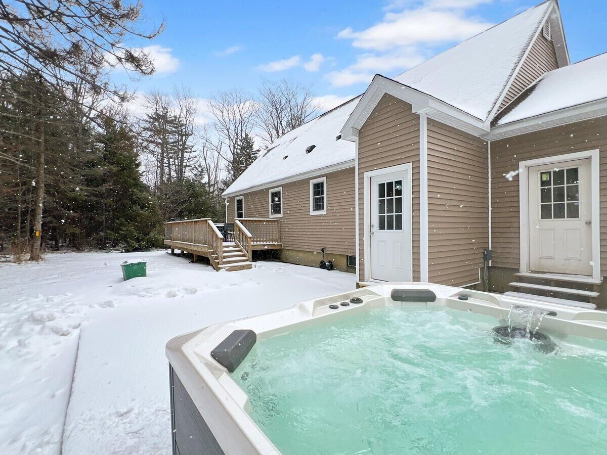House, Multiple Beds (The Mendon House) | Outdoor spa tub