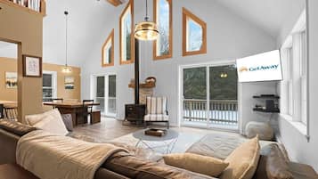 House, Multiple Beds (The Mendon House) | Living area