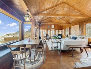 House, 2 Queen Beds (Seacoast Sanctuary) | Living area