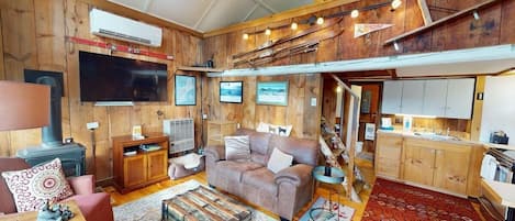 House, 1 Katil Kelamin (Double) (Pond View Cabin) | Ruang tamu