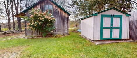 House, 1 Double Bed (Pond View Cabin) | Property grounds