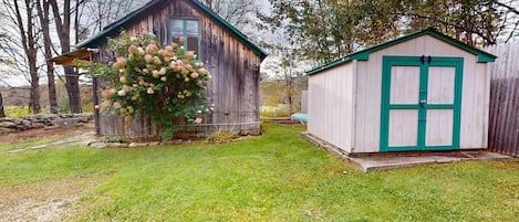 House, 1 Double Bed (Pond View Cabin) | Property grounds