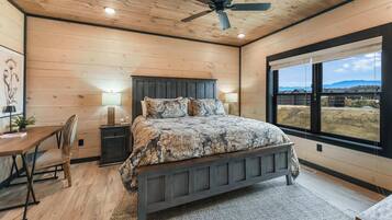 6 bedrooms, desk, iron/ironing board, travel crib