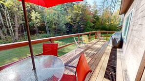 House, Multiple Beds (The Maple Leaf) | Outdoor dining