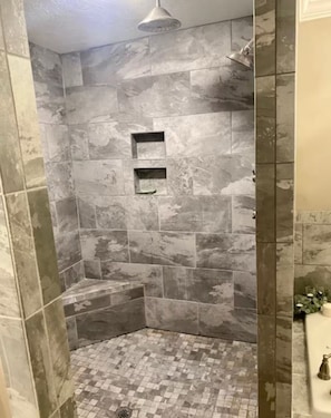 HandtĂŒcher, Seife, Toilettenpapier