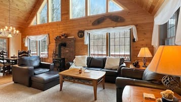 House, Multiple Beds (Beechwood Home) | Living area