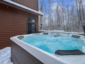 House, Multiple Beds (Beechwood Home) | Outdoor spa tub
