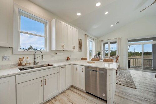 The Suncatcher - Great Island Location!