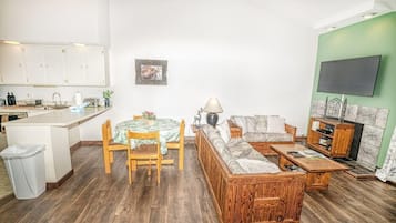 Condo, 1 King Bed (Gateway Condo A25) | Living area