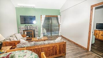 Condo, 1 King Bed (Gateway Condo A25) | Living area