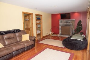 3 bedrooms - The Whimsical Chalet (Mount Holly)