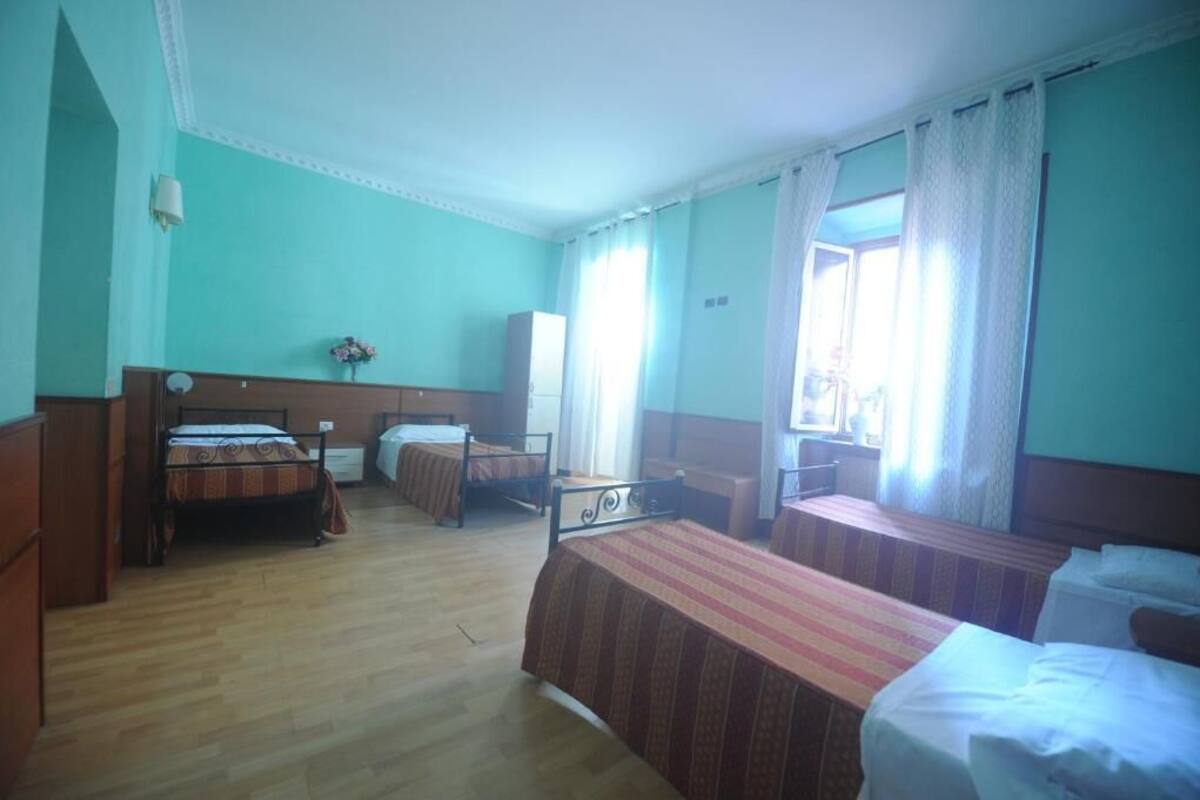 Basic Quadruple Room | Wi-fi percuma 