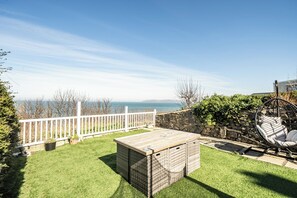 Terrace/patio - Stunning Sea View Blue Haven in Penmaenmawr (Penmaenmawr)