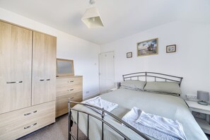 2 bedrooms, iron/ironing board, free WiFi, bed sheets