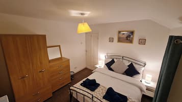 House | 2 bedrooms, iron/ironing board, free WiFi, bed sheets