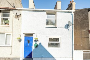 Exterior detail - Stunning Sea View Blue Haven in Penmaenmawr (Penmaenmawr)