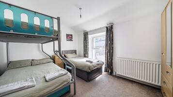 2 bedrooms, iron/ironing board, free WiFi, bed sheets