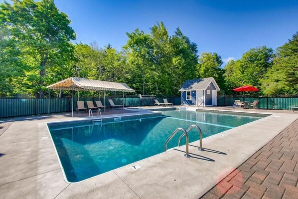 公寓客房, 多張床 (Mt Green 1-B01) | 泳池 | 室內泳池、室外泳池