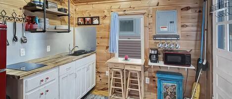 Casa, 1 cama Queen size (Captain's Quarters, 1.5 miles to down) | Cocina privada | Horno y tostadora