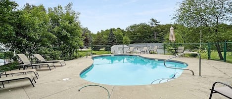 ハウス クイーンベッド 1 台 (Captain's Quarters, 1.5 miles to down) | プール | 屋外プール
