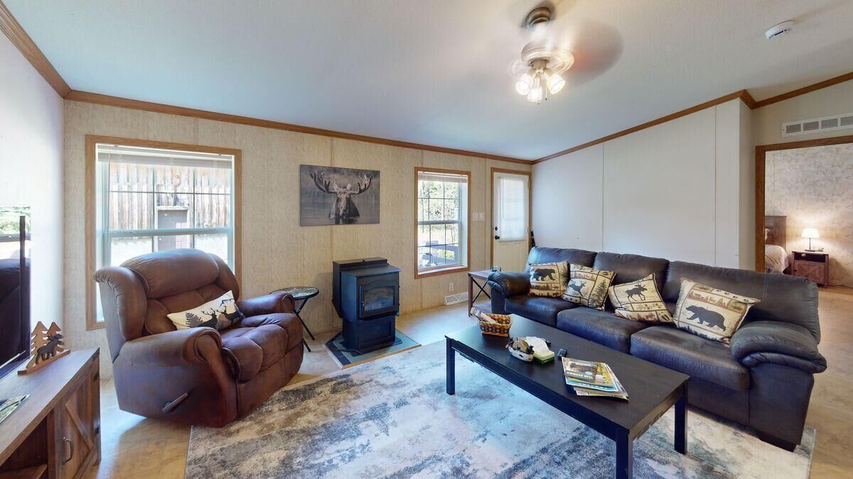 Nhà, nhiều giường (Whispering Pines) | Khu phòng khách