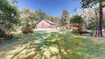 Casa, varias camas (Whispering Pines) | Áreas de la propiedad
