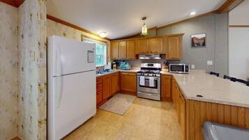House, Multiple Beds (Whispering Pines) | Private kitchen | Oven, toaster