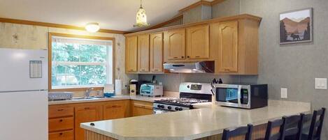 單棟房屋, 多張床 (Whispering Pines) | 私人廚房 | 焗爐、多士爐