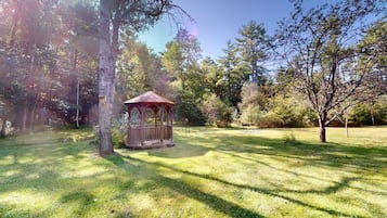 Casa, varias camas (Whispering Pines) | Áreas de la propiedad