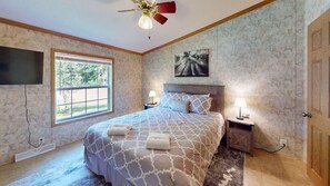 House, Multiple Beds (Whispering Pines)