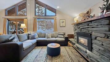 House, Multiple Beds (Dean Hill Chalet) | Living area